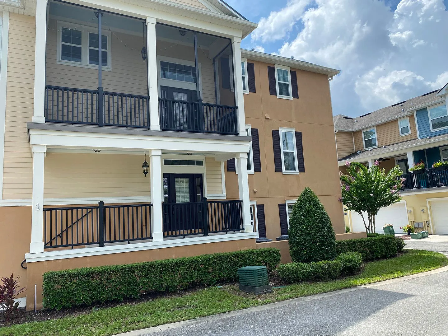 Stunning 3 Br/3.5 Ba Townhome In The Beautiful — Photo 3