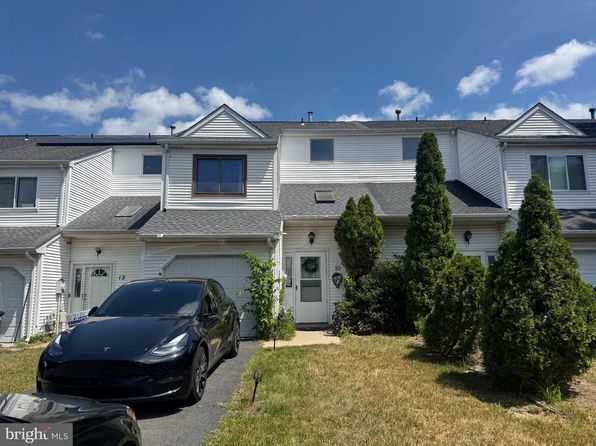 10 Carob Ct