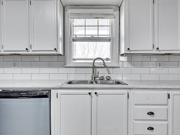 3rd image of 539 Park Ave #1