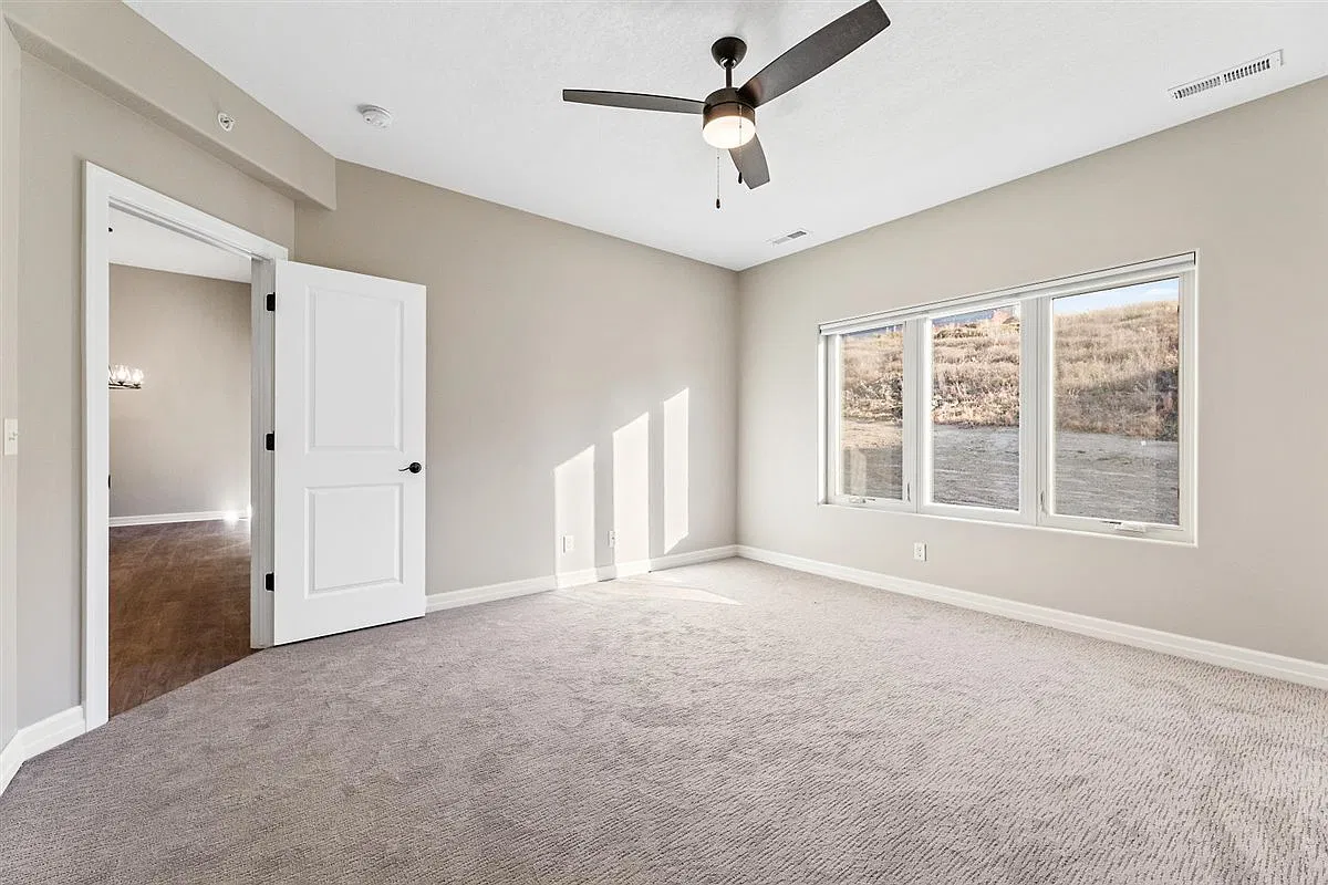 2 bed, 1437 sqft, $2,387 — Photo 2