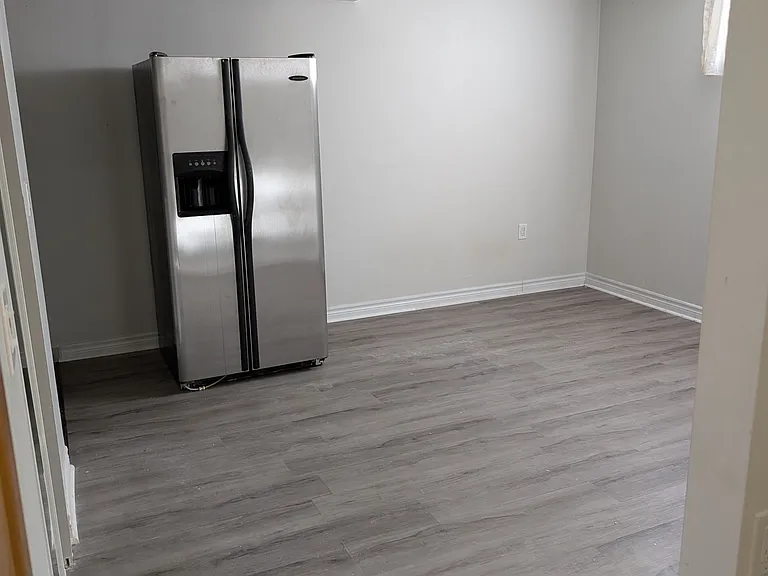 369 Georgian Dr #3 — Photo 2