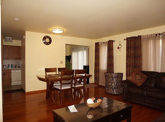 3rd image of 682 E Whispering Oaks Ct