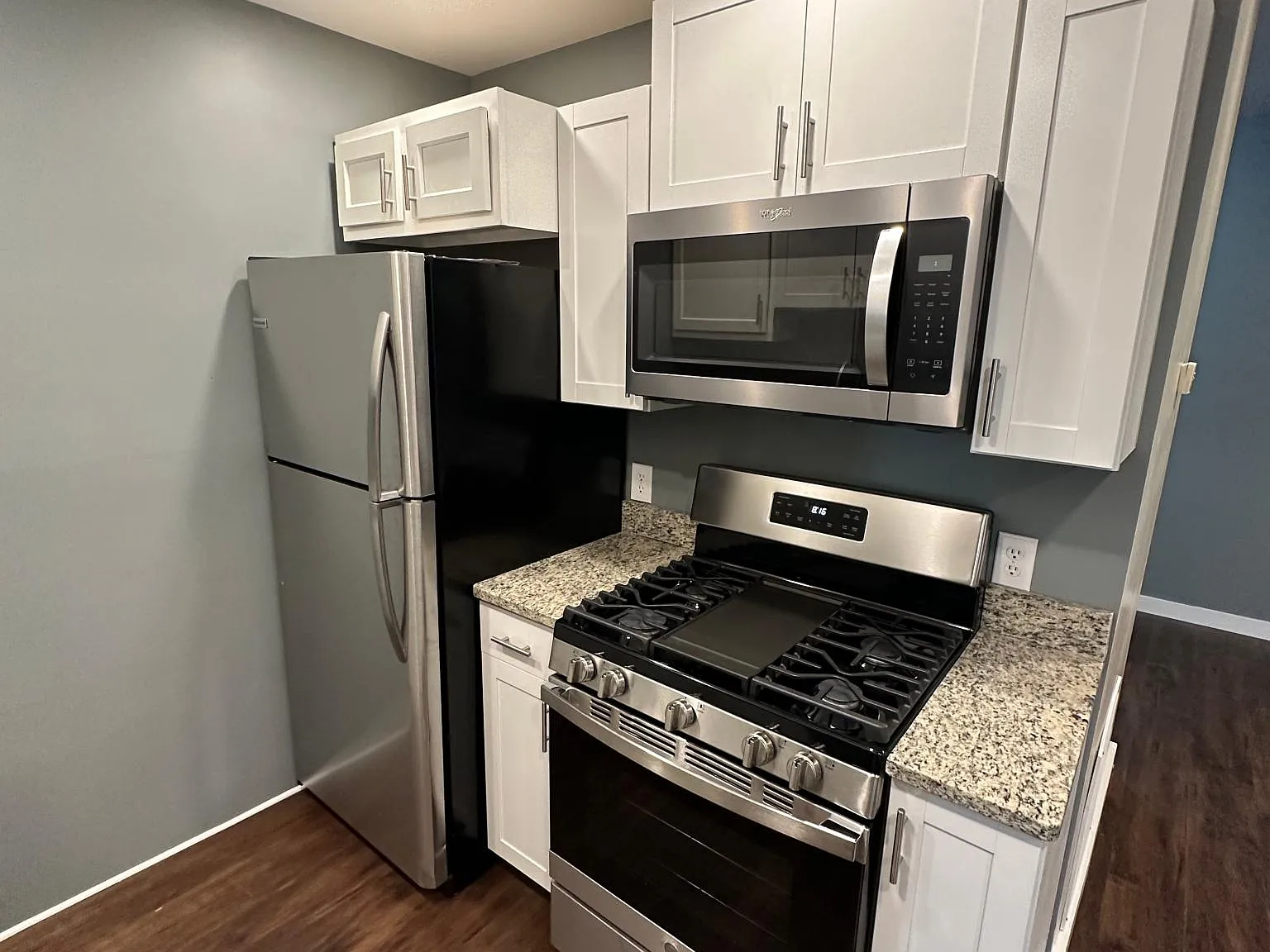 2411 Vine St — Photo 1