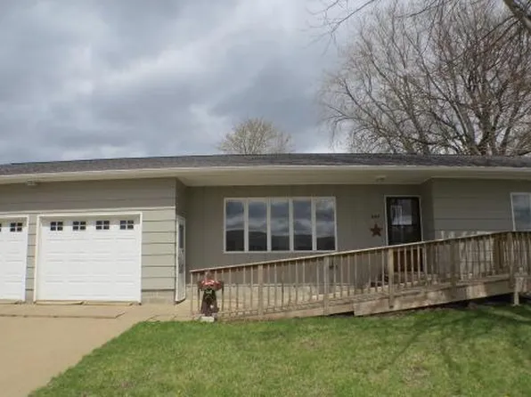 207 2nd Ave SE, Altura, MN 55910