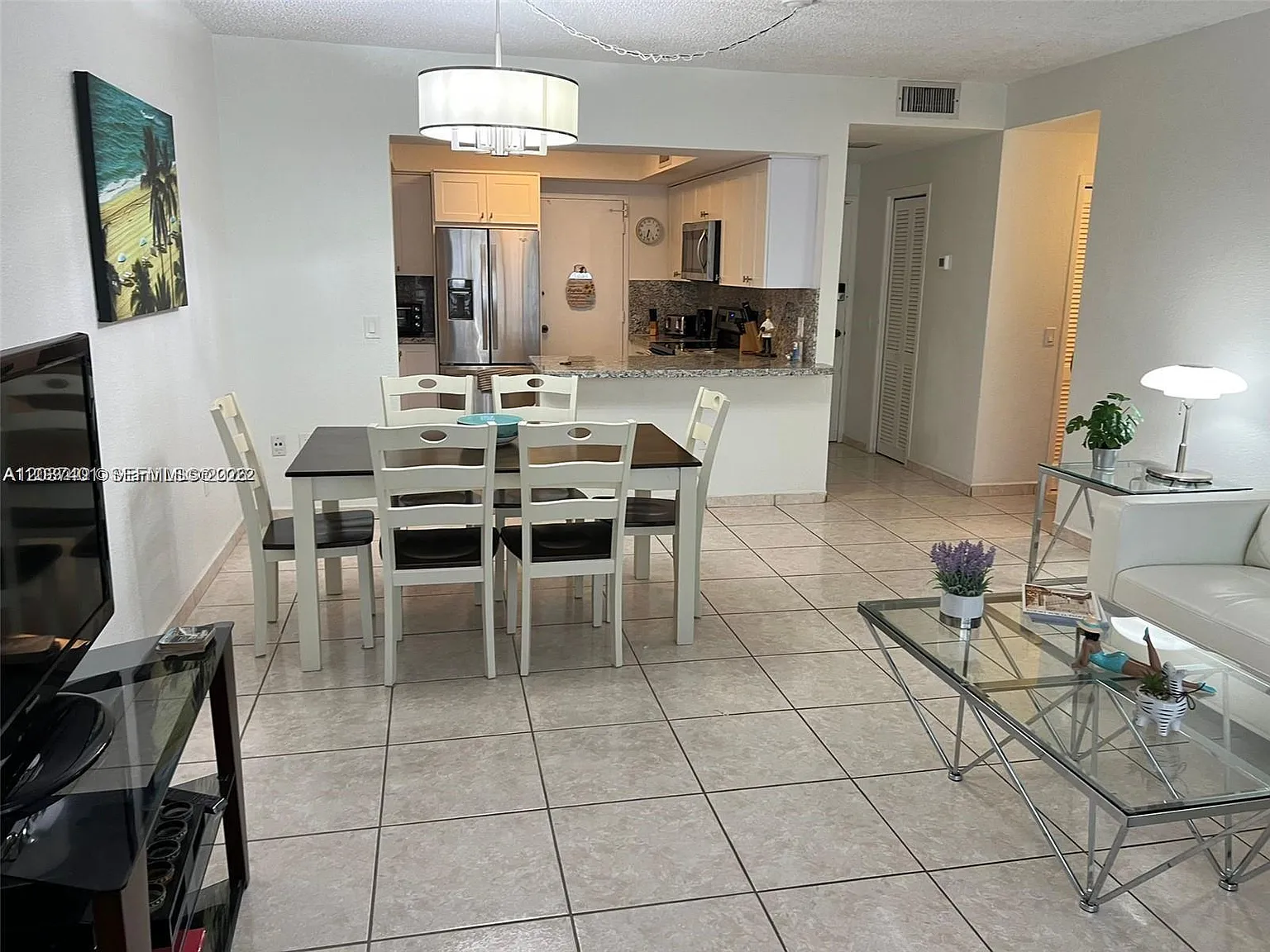 Alexander Towers Condo — Photo 2