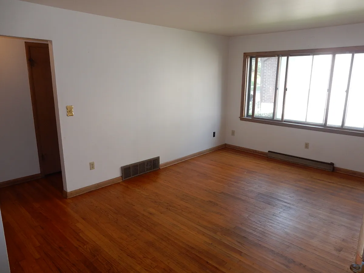 Living room - 2908 N Bartlett Ave #2