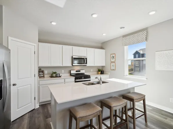 2040 Aquarius Dr, Shakopee, MN 55379