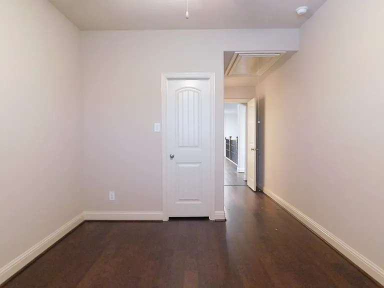 1704 Serra Dr — Photo 21