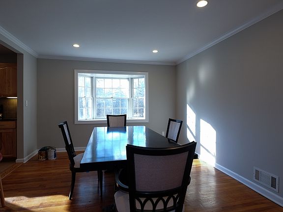 4th image of 83 Claire Dr