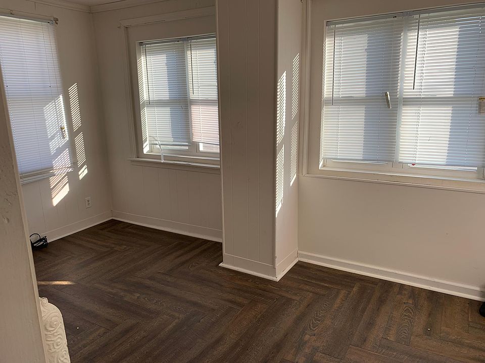2nd image of 206 Clark St APT 1
