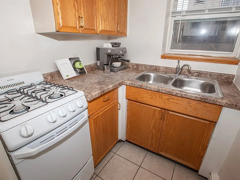 3431 Dupont Ave S — Photo 6