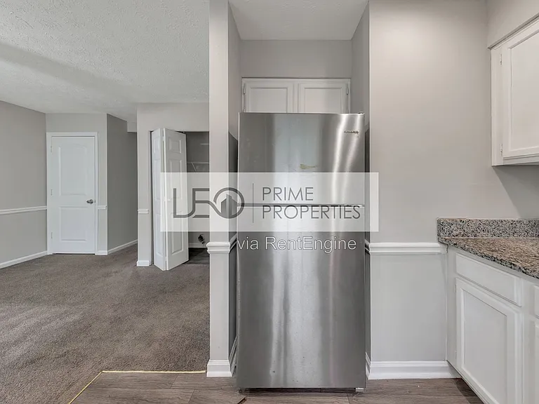 1008 Huntington Trce SE — Photo 5