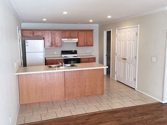 3rd image of 1672 N Willowbrook Dr
