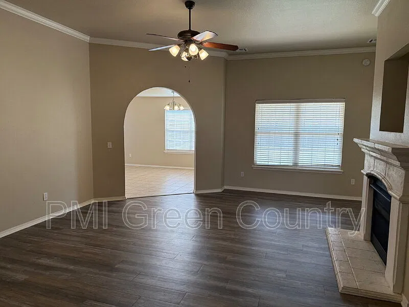 3 bed, 2.0 bath, $1,745 — Photo 4