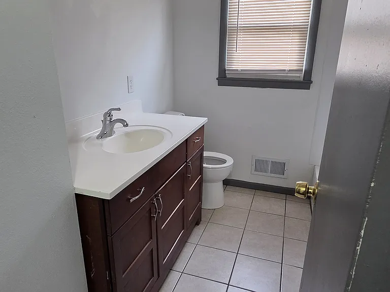 7402 W Thurston Ave — Photo 6