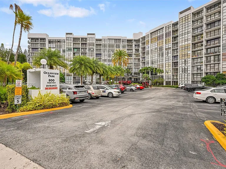 800 Parkview Dr #605 — Photo 46