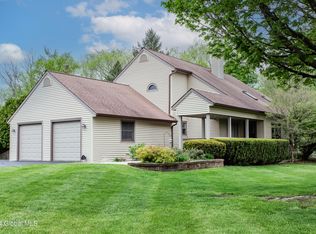 11 Blue Jay Way, Rexford, NY 12148