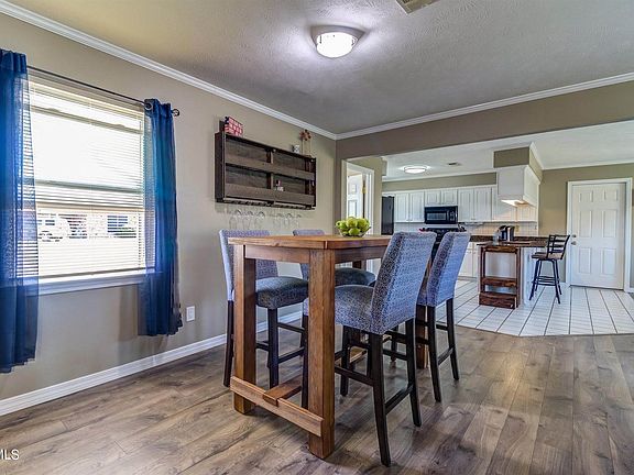 5th image of 105 Royal Dr