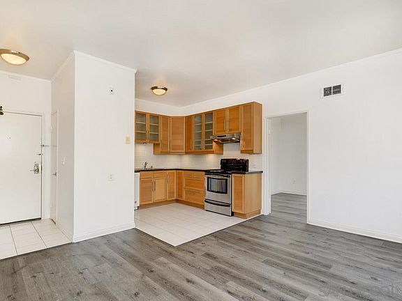 4th image of 2650 Broadway APT 106