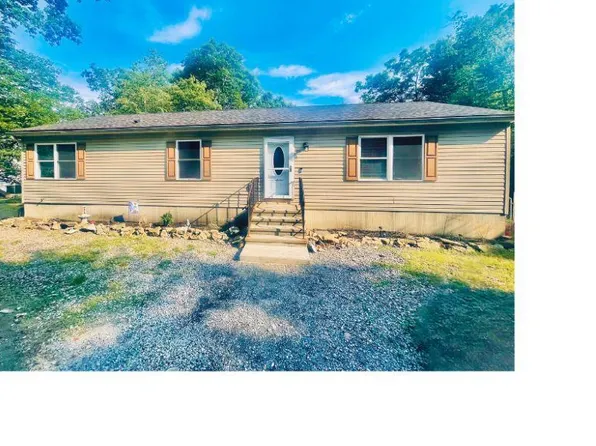 32 Hunter Ln, Albrightsville, PA 18210