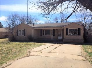 719 W California St, Floydada, TX 79235