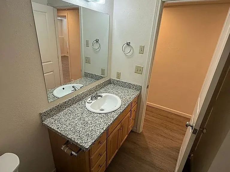 3008 Willamette St — Photo 10