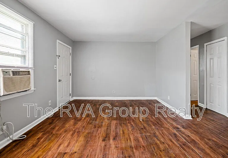 1528 Lincoln St — Photo 8