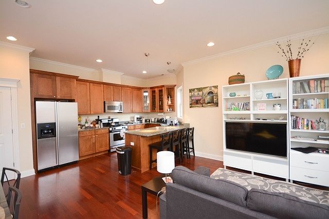 1st image of 3757 N Southport Ave #2
