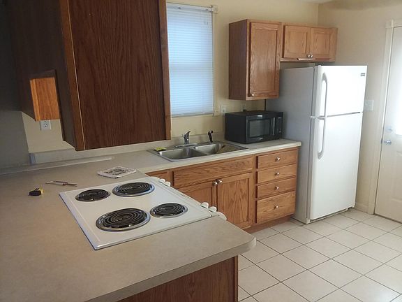 eat-in kitchen