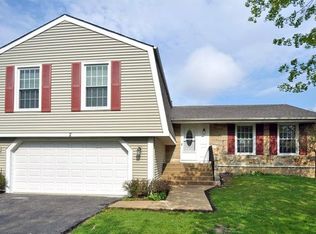 2 Strathmore Ct, Buffalo Grove, IL 60089