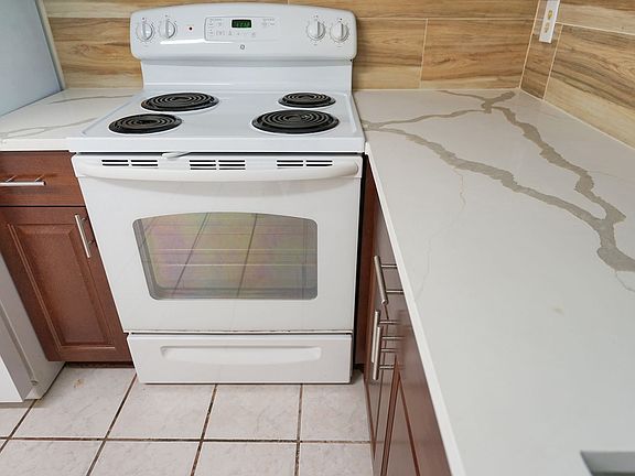 3rd image of 2716 SW 46th St #2