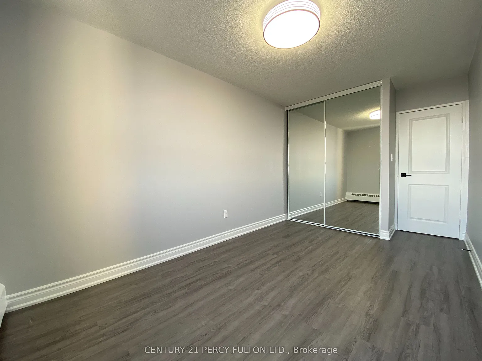 2 bed, $2,400 — Photo 4