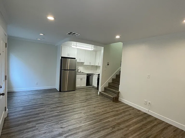 1037 Linden Ave #8 — Photo 8
