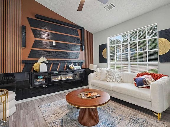 3rd image of 4584 Garden Hills Dr