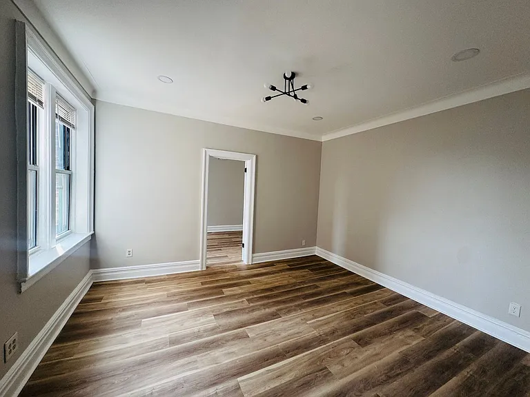 863 Avenue C — Photo 9
