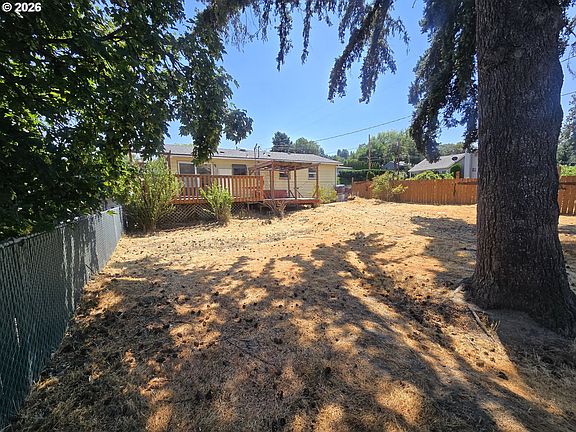 3rd image of 1515 Mount Hood St