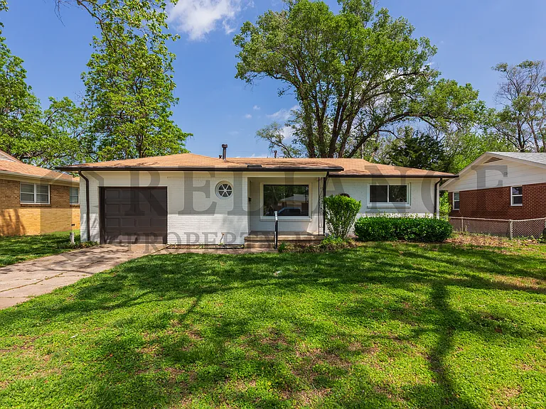 416 Alexander Dr — Photo 1