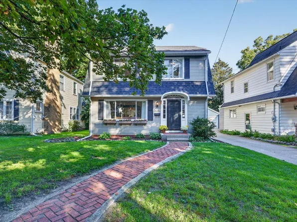 328 Glenhaven Ave NW, Grand Rapids, MI 49504