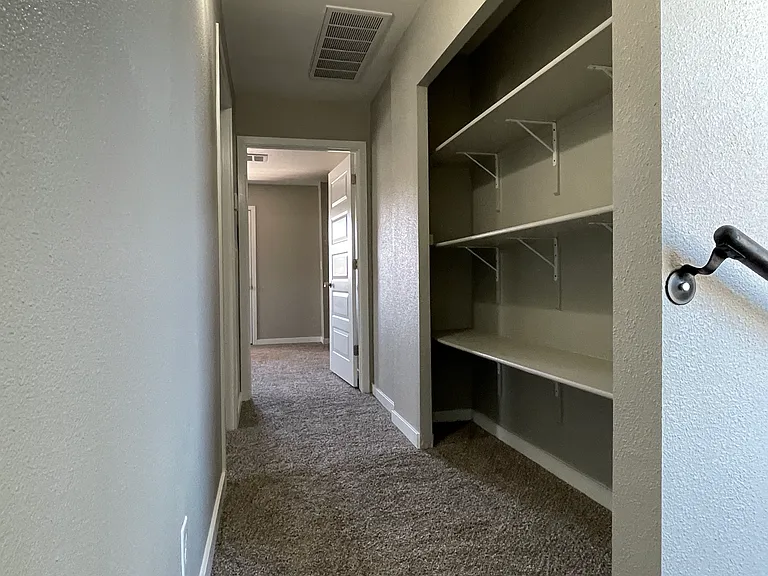 Isaiah Dr — Photo 10