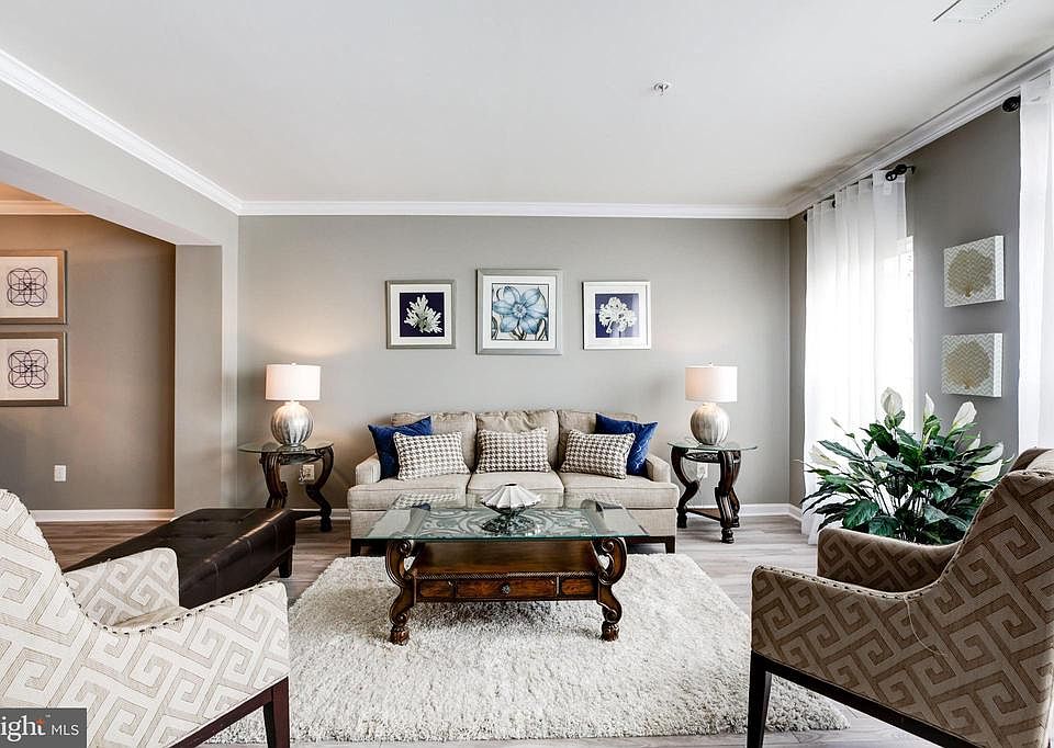 Bright open living room w/ beautiful sunset views