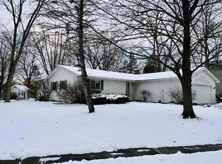 201 Nakoma Dr, Midland, MI 48640