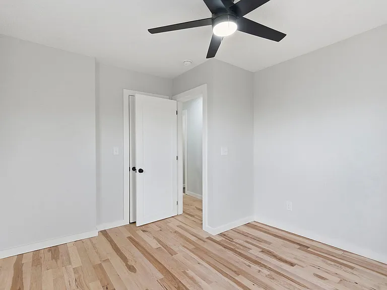 2831 E University St — Photo 16