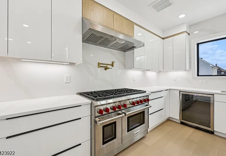 51 Albany Ave — Photo 21
