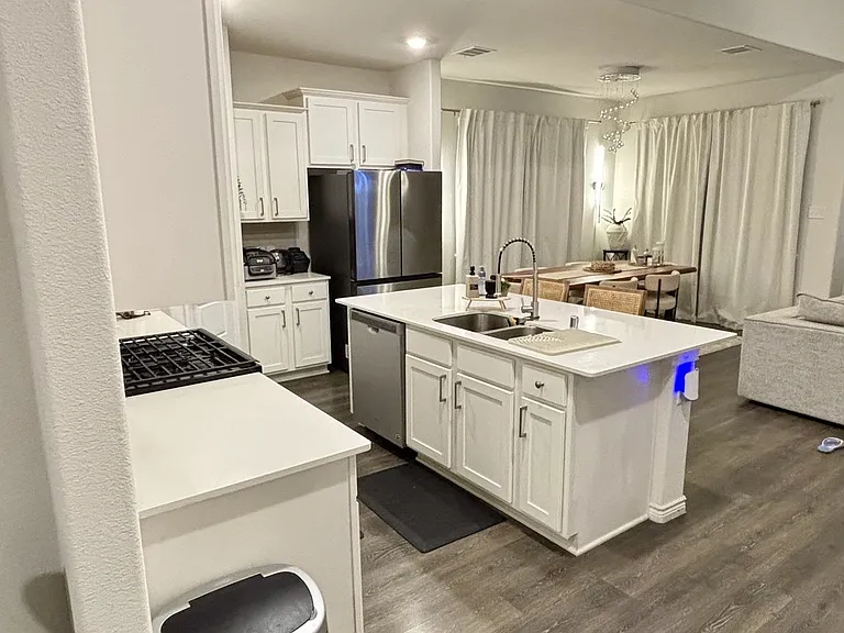 901 Goldenrod Ln — Photo 8