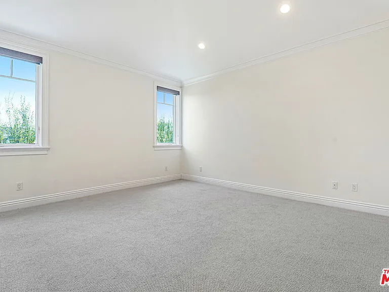 11540 Clover Ave — Photo 40