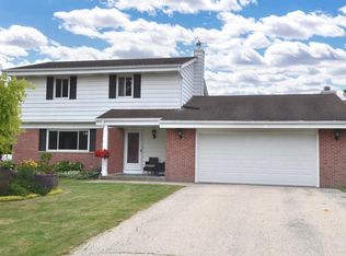 6725 Nichols Ct, Racine, WI 53406