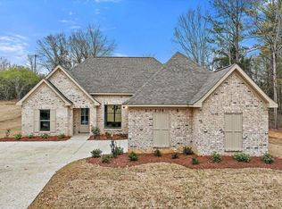 110 Ski Dr, Florence, MS 39073