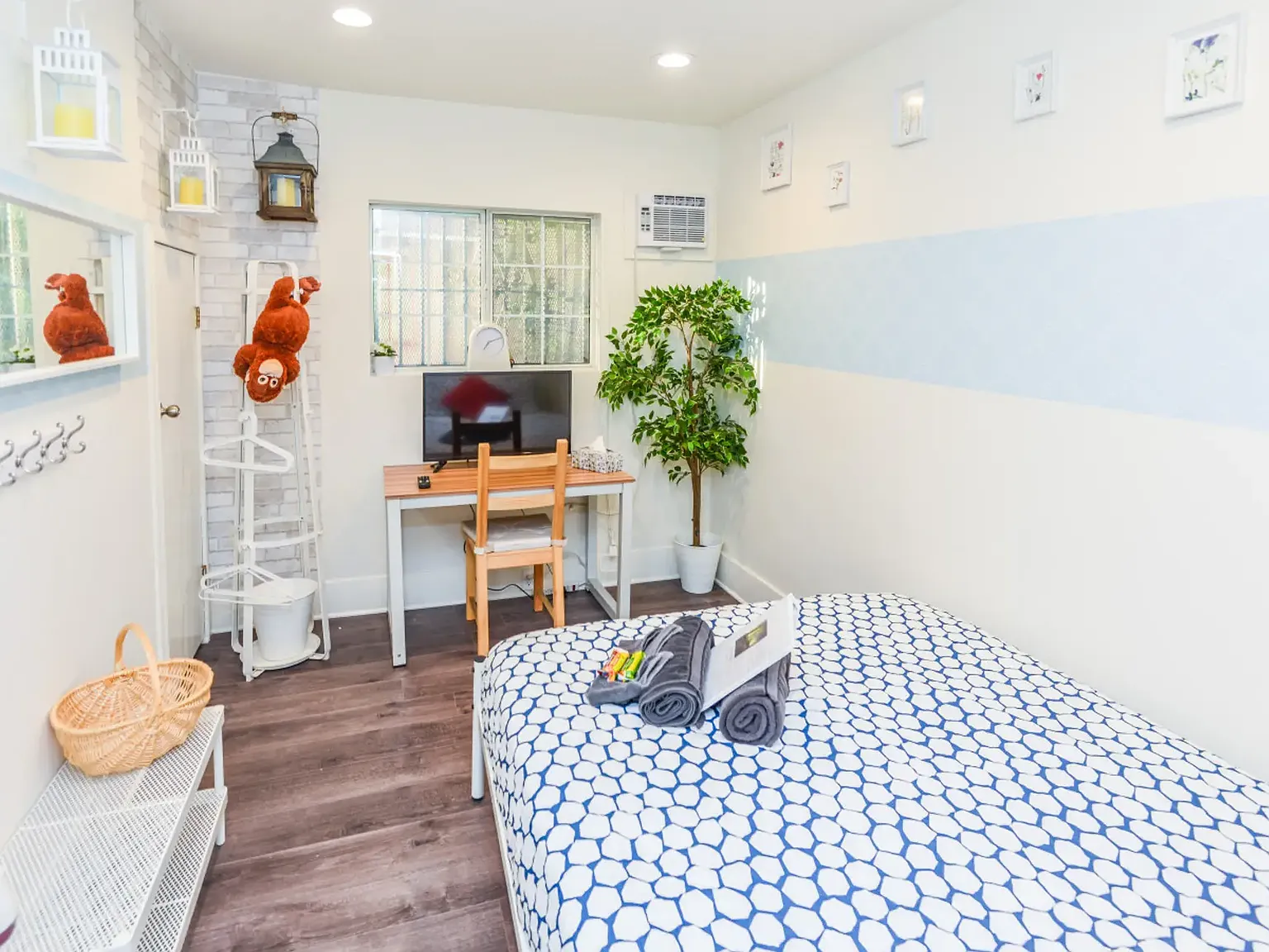6 bed, 100 sqft, $1,300 — Photo 4