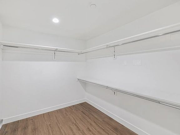 3rd image of 4114 Vantage Ave #203