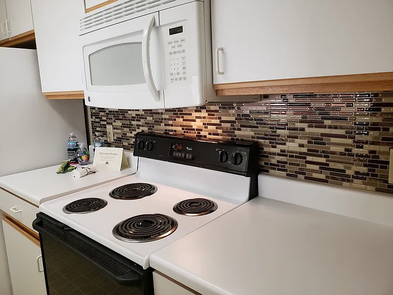 Deer Park Apartments — Photo 10